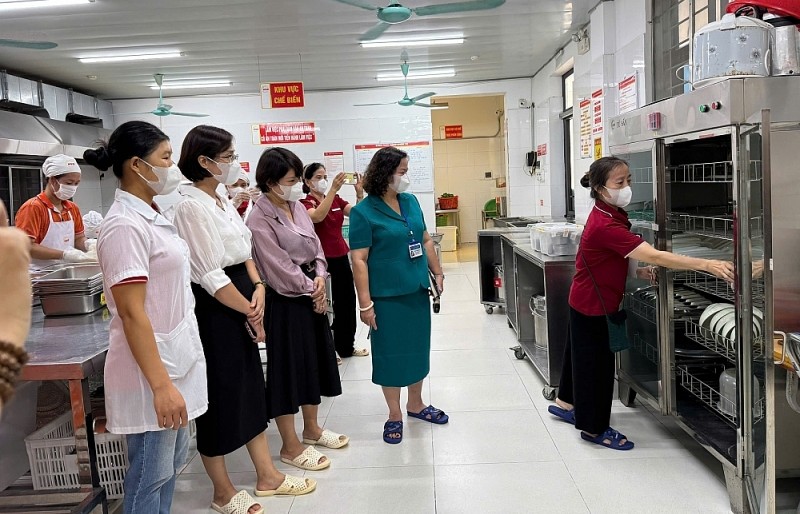 Chuyện bữa ăn bán trú an toàn ở Tây Hồ