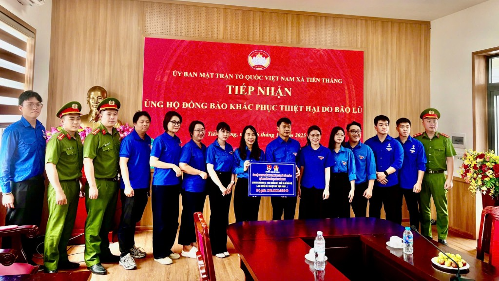 Tuổi trẻ phường Hai Bà Trưng trao tặng các nguồn lực đến xã Tiến Thắng Tuổi trẻ phường Hai Bà Trưng trao tặng các nguồn lực đến xã Tiến Thắng