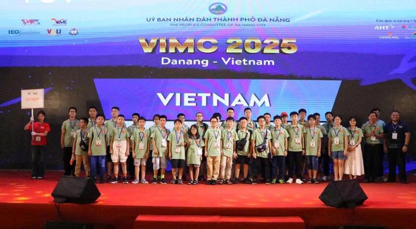 Trong đội tuyển Keystage 3 đại diện Việt Nam, em Lê Quang Vinh – học sinh Trường THCS Trưng Vương cùng các bạn đã xuất sắc giành Huy chương Vàng và Cúp tại phần thi đồng đội. Đặc biệt, Lê Quang Vinh còn đạt thêm Huy chương Đồng phần thi cá nhân, khẳng định năng lực nổi bật tại đấu trường quốc tế.