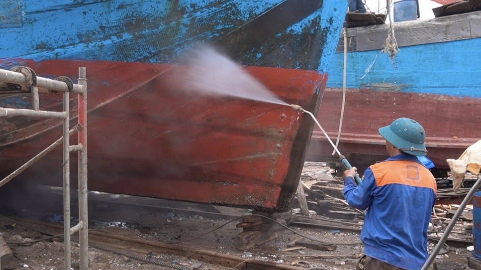 Ngư dân Đà Nẵng mong muốn được đẩy nhanh tiến độ xét duyệt hồ sơ, giải ngân kịp thời tiền hỗ trợ nhiên liệu (Ảnh Đ.Minh)