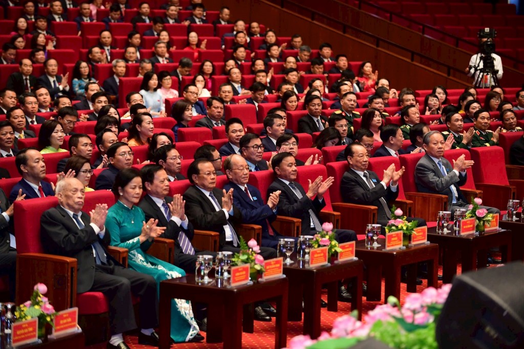 Các đồng chí lãnh đạo, nguyên lãnh đạo Trung ương và TP Hà Nội dự lễ bế mạc Đại hội. 