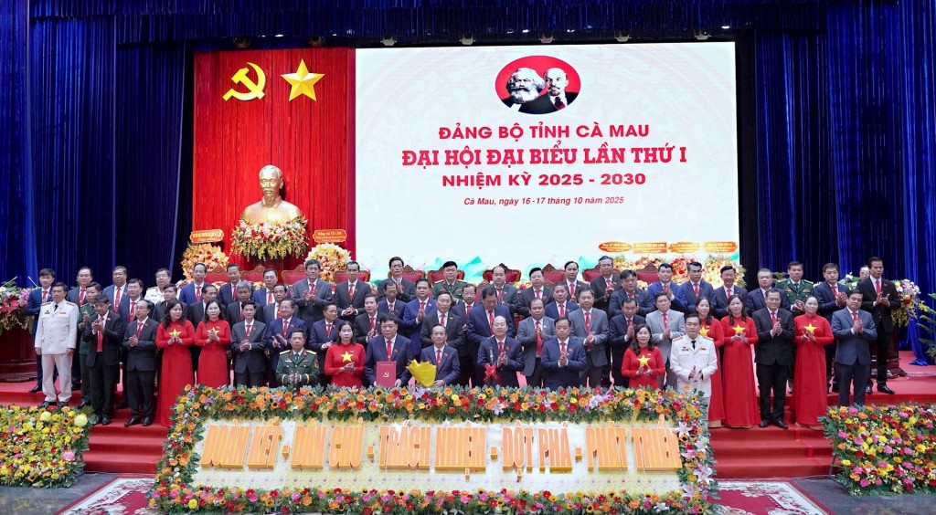 Ban Chấp hành Đảng bộ tỉnh Cà Mau khóa I, nhiệm kỳ 2025 - 2030 và Đoàn đại biểu tỉnh Cà Mau dự Đại hội đại biểu toàn quốc lần thứ XIV của Đảng ra mắt Đại hội