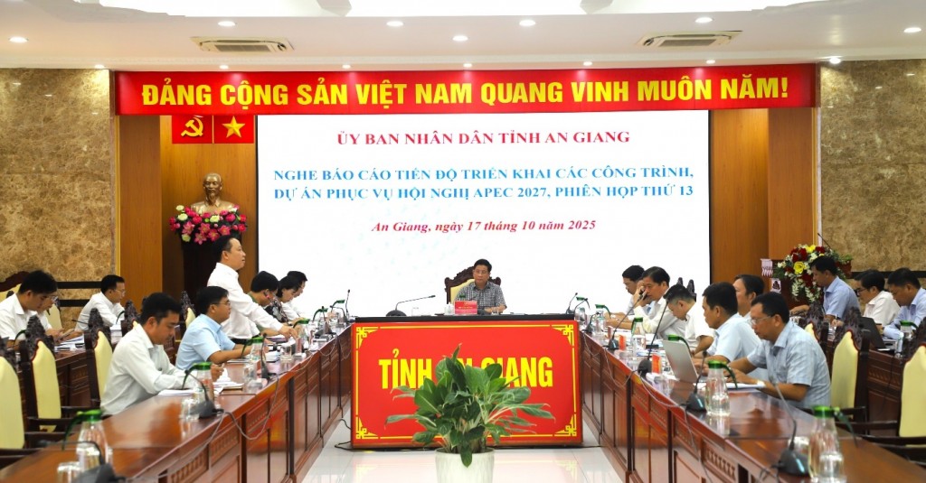 Quang cảnh buổi làm việc