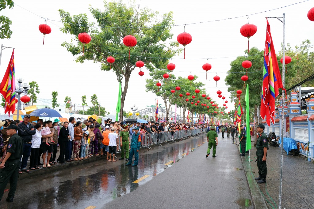 Hàng ngàn người dân và đại biểu quy tụ về Rạch Gia dâng hương tưởng nhớ Anh hùng dân tộc Nguyễn Trung Trực Hàng ngàn người dân và đại biểu quy tụ về Rạch Gia dâng hương tưởng nhớ Anh hùng dân tộc Nguyễn Trung Trực