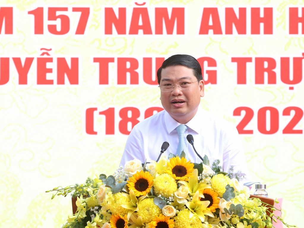 ỉnh ủy viên, Phó Chủ tịch UBND tỉnh An Giang Lê Trung Hồ đọc diễn văn tại buổi lễ