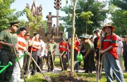 Khởi động công trình “8.000 cây hoa vì Thủ đô xanh”
