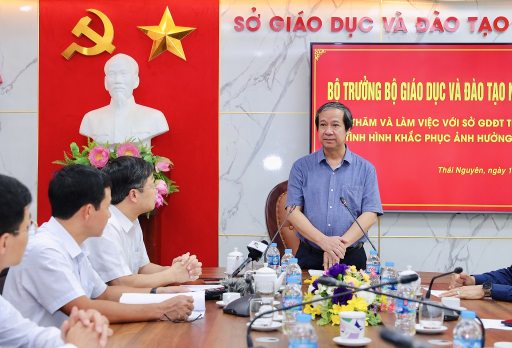 Bộ trưởng Bộ GD&amp;ĐT Nguyễn Kim Sơn phát biểu tại buổi làm việc với ngành Giáo dục tỉnh Thái Nguyên