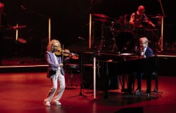 Secret Garden mang "khu vườn bí mật" tưới mát tâm hồn 4.000 khán giả