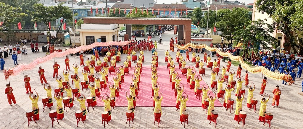 Màn trống hội tưng bừng mừng đại hội