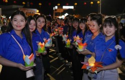 Lung linh hoa đăng đêm hội Nguyễn Trung Trực cầu quốc thái dân an