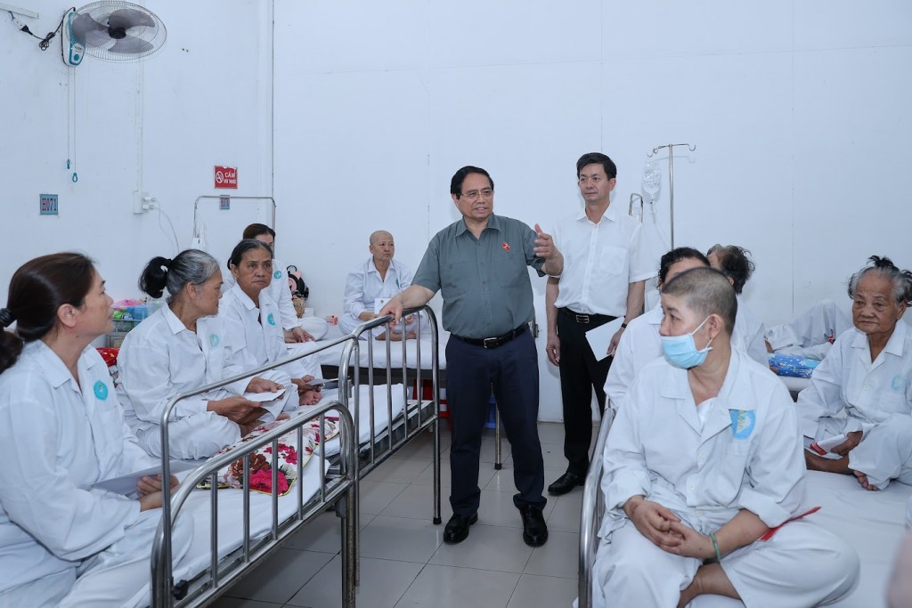  Sáng ngày 19/10, sau chương trình tiếp xúc cử tri tại Cần Thơ trước Kỳ họp thứ 10 Quốc hội khóa XV, Thủ tướng Chính phủ Phạm Minh Chính đã đi kiểm tra, đôn đốc dự án xây dựng Bệnh viện Ung bướu Cần Thơ đang bị chậm tiến độ nhiều năm, gây lãng phí.