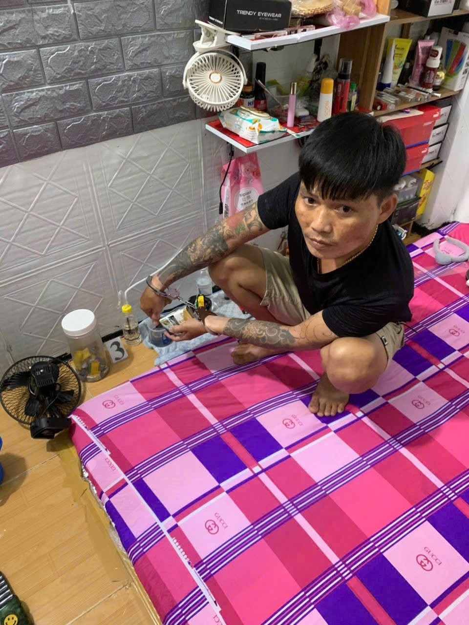 Đối tượng Huỳnh Tấn Sự (tên thường gọi “Bảo Hiền”) bị bắt (Ảnh: C.A Đà Nẵng)