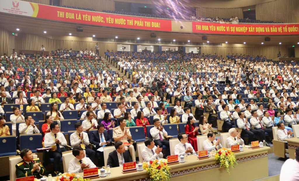 Quang cảnh Đại hội Thi đua yêu nước thành phố Hải Phòng lần thứ nhất, giai đoạn 2025–2030, với sự tham dự của hơn 250 điển hình tiên tiến đại diện các cấp, các ngành và lực lượng vũ trang. Quang cảnh Đại hội Thi đua yêu nước thành phố Hải Phòng lần thứ nhất, giai đoạn 2025–2030, với sự tham dự của hơn 250 điển hình tiên tiến đại diện các cấp, các ngành và lực lượng vũ trang.