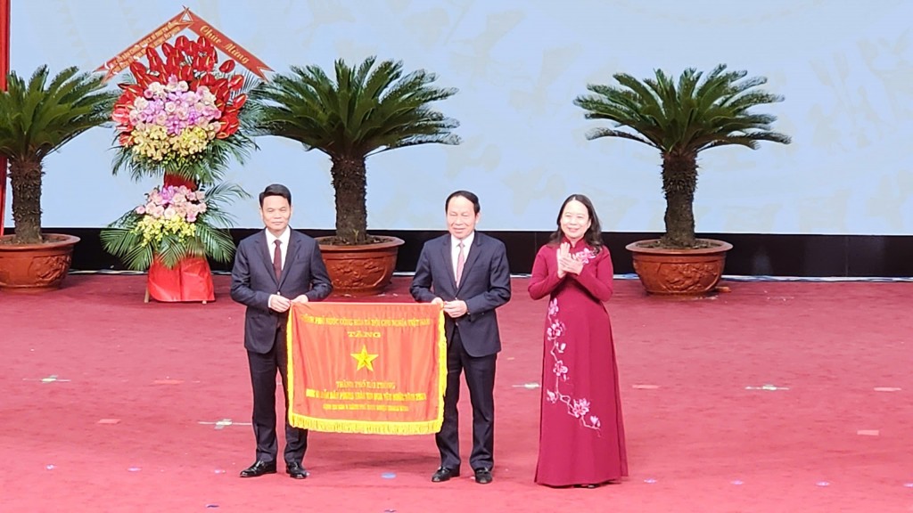 Phó Chủ tịch Nước trao Cờ thi đua của Chính phủ cho thành phố Hải Phòng tại Đại hội Thi đua yêu nước thành phố lần thứ Nhất, giai đoạn 2025–2030. Phó Chủ tịch Nước trao Cờ thi đua của Chính phủ cho thành phố Hải Phòng tại Đại hội Thi đua yêu nước thành phố lần thứ Nhất, giai đoạn 2025–2030.