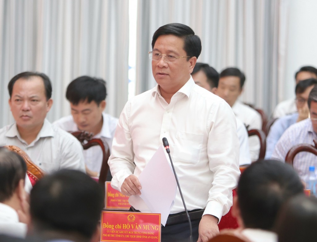 Các đại biểu báo cáo - Ảnh: VGP/Nhật Bắc