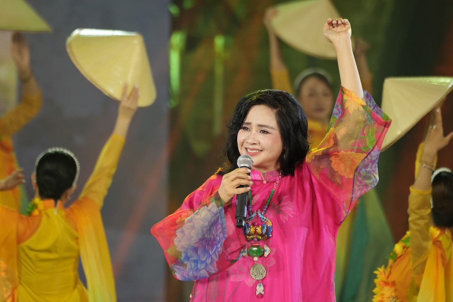 Mãn nhãn chương trình nghệ thuật trong Lễ trao Giải Báo chí