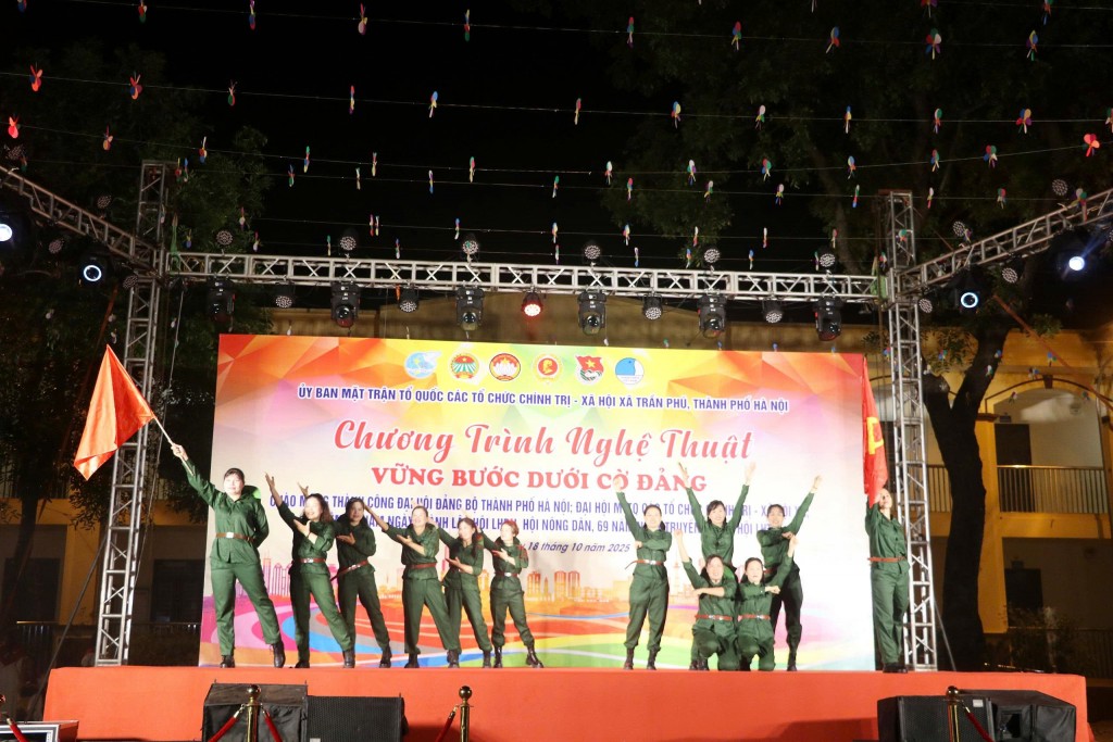 Chương trình nghệ thuật “Vững bước dưới cờ Đảng” lan tỏa tinh thần đoàn kết và niềm tự hào Chương trình nghệ thuật “Vững bước dưới cờ Đảng” lan tỏa tinh thần đoàn kết và niềm tự hào