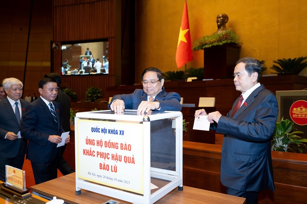 Thủ tướng Chính phủ Phạm Minh Chính ủng hộ đồng bào khắc phục hậu quả bão, lũ