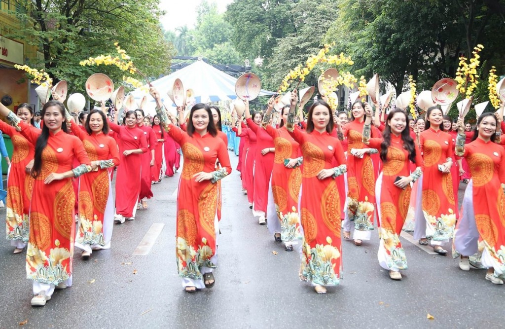 Ngày 20/10 - nghĩ về “điểm tựa hạnh phúc” Ngày 20/10 - nghĩ về “điểm tựa hạnh phúc”