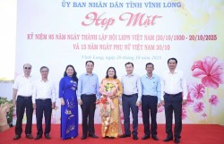 Thường trực UBND tỉnh Vĩnh Long họp mặt, tặng quà nữ cán bộ lãnh đạo chủ chốt
