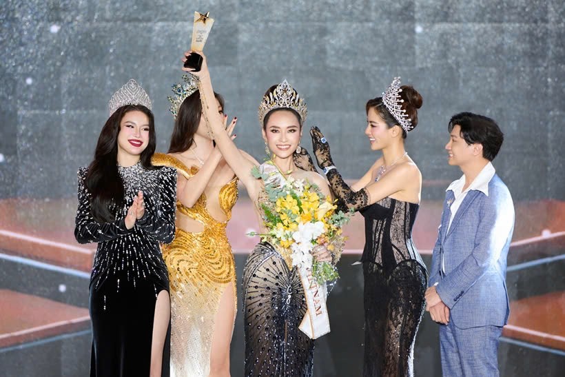 Hoa hậu Trần Trân Mỹ Linh đăng quang Miss Celebrity Vietnam 2025 