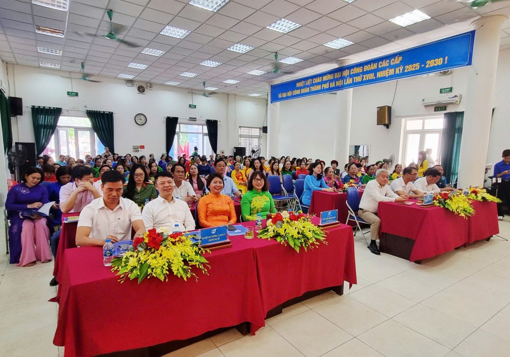 Các đại biểu phường Đại Mỗ dự liên hoan “Giai điệu tháng 10”