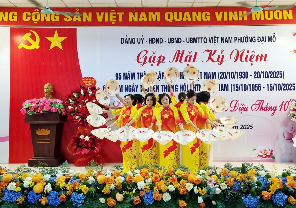 Tiết mục văn nghệ tham gia liên hoan “Giai điệu tháng 10”