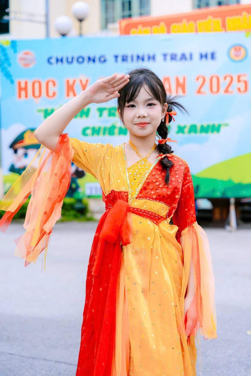 Cô bé 10 tuổi thể hiện tài năng trong nhiều lĩnh vực
