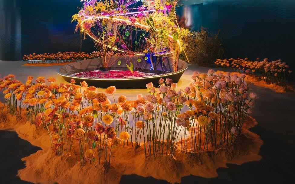 Ngọc Thanh Tâm, Chloe Nguyễn thả dáng giữa không gian hoa nghệ thuật Ngọc Thanh Tâm, Chloe Nguyễn thả dáng giữa không gian hoa nghệ thuật