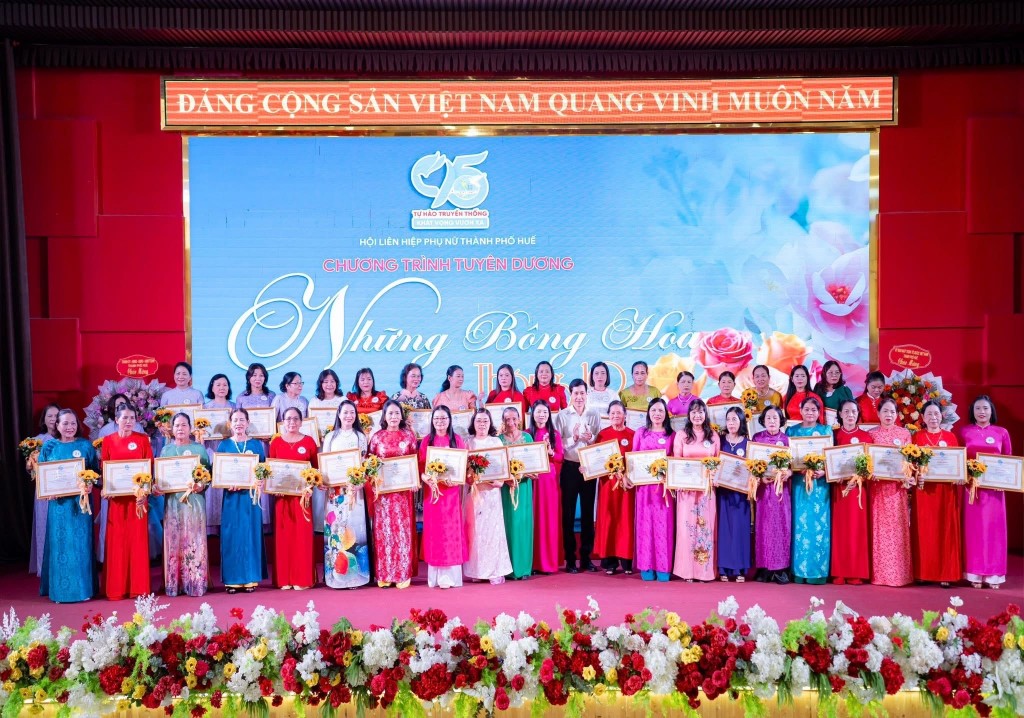 Thành phố Huế tuyên dương 95 “Bông hoa tháng 10” nhân dịp 20/10