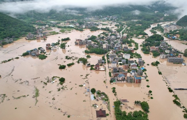 Thủ tướng Chính yêu cầu chủ động triển khai các biện pháp ứng phó với bão số 12 và mưa lũ