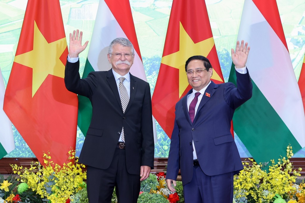 Thủ tướng Chính phủ khẳng định, Việt Nam luôn coi trọng và mong muốn tăng cường quan hệ với các nước bạn bè truyền thống khu vực Trung Đông Âu, trong đó Hungary là một trong những đối tác ưu tiên hàng đầu - Ảnh: VGP/Nhật Bắc