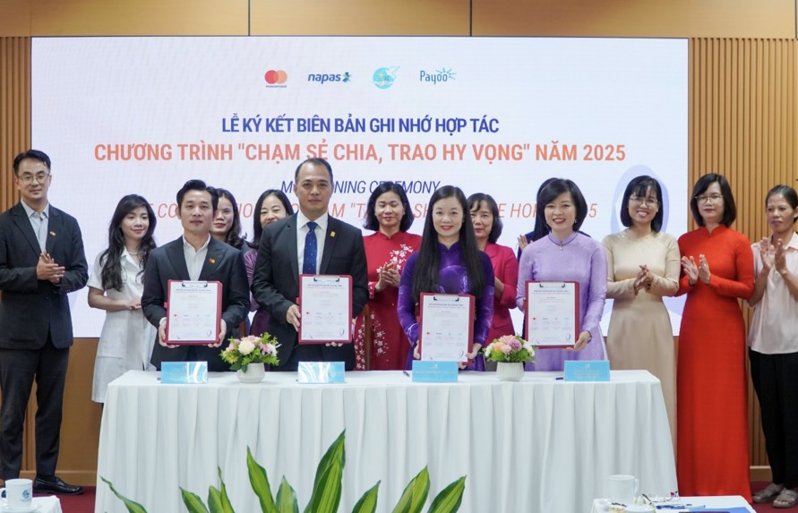 "Chạm sẻ chia, trao hy vọng" đến phụ nữ yếu thế