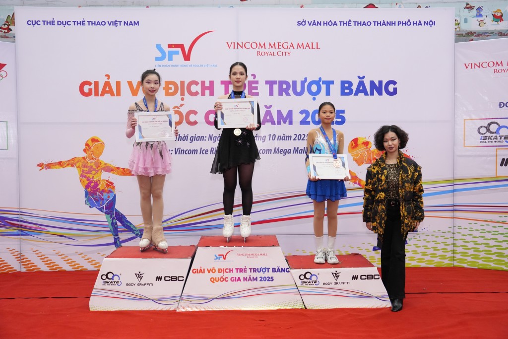 Vượt qua nhiều thí sinh, Lê Bảo Châu xuất sắc giành Huy chương Vàng tại Giải vô địch trẻ trượt băng quốc gia năm 2025