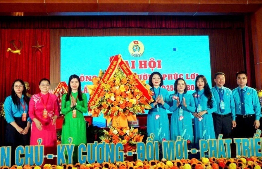 Xây dựng cán bộ Công đoàn chuyên nghiệp, ứng dụng chuyển đổi số