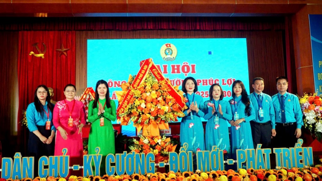 Xây dựng cán bộ Công đoàn chuyên nghiệp, ứng dụng chuyển đổi số Xây dựng cán bộ Công đoàn chuyên nghiệp, ứng dụng chuyển đổi số