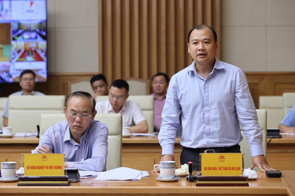 Thứ trưởng Bộ VHTT&DL Lê Hải Bình báo cáo tại cuộc họp - Ảnh: VGP/Nhật Bắc Thứ trưởng Bộ VHTT&DL Lê Hải Bình báo cáo tại cuộc họp - Ảnh: VGP/Nhật Bắc