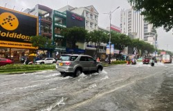 Bão số 12 cách thành phố Đà Nẵng khoảng 310km, giật cấp 12