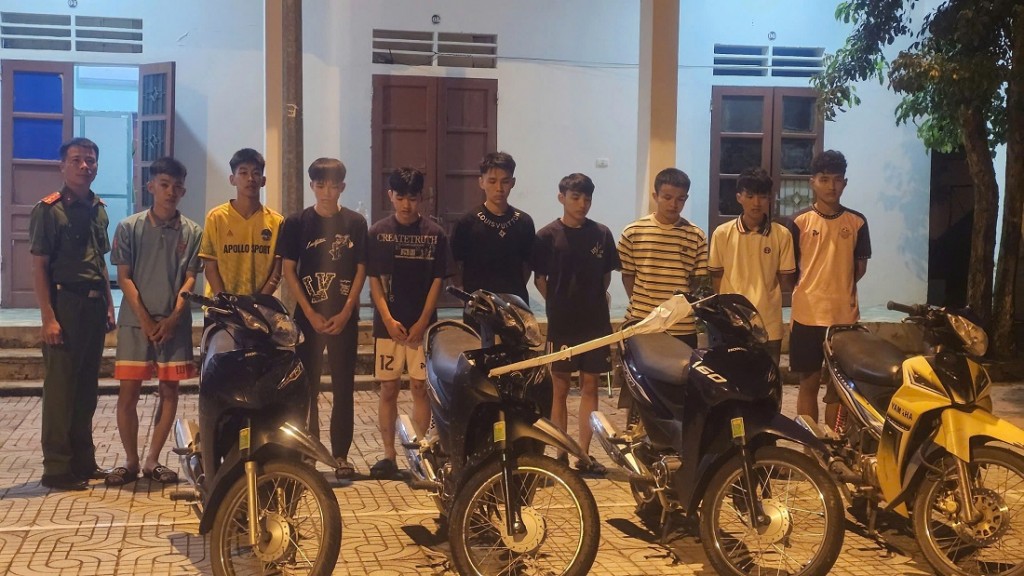 Nghệ An: Gần 50 đối tượng chuẩn bị hung khí để giải quyết mâu thuẫn trên mạng xã hội Nghệ An: Gần 50 đối tượng chuẩn bị hung khí để giải quyết mâu thuẫn trên mạng xã hội