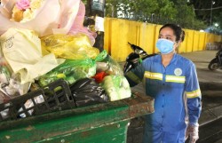 Đêm không hoa của những phụ nữ vất vả mưu sinh