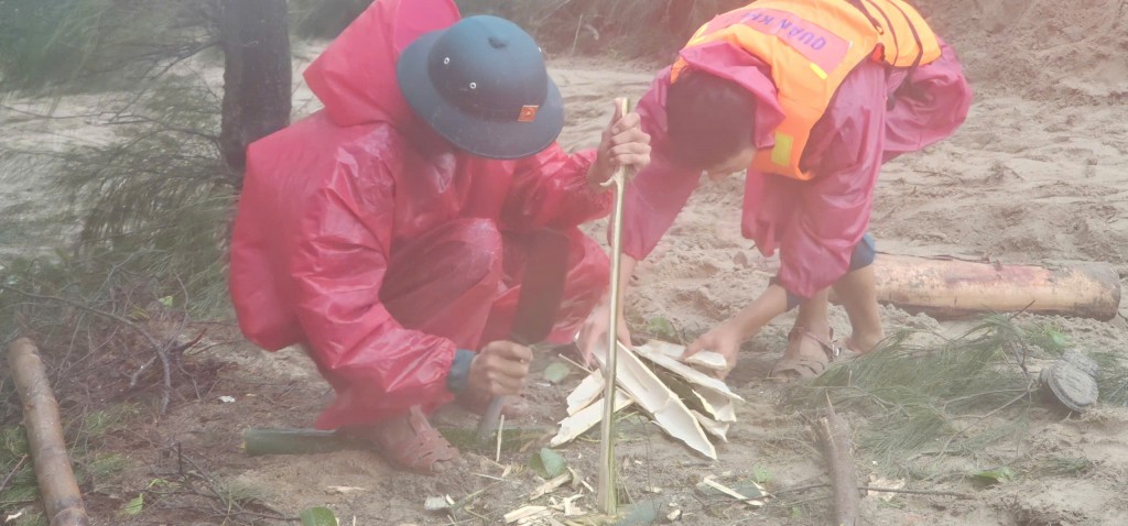 Huy động lực lượng cứu khẩn cấp bờ biển Hội An Tây Huy động lực lượng cứu khẩn cấp bờ biển Hội An Tây