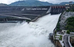 Đóng 1 cửa xả đáy hồ thủy điện Hòa Bình từ 11 giờ ngày 22/10