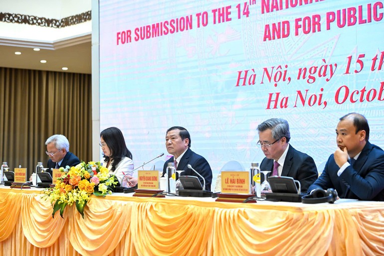 Đồng chí Lại Xuân Môn cùng lãnh đạo một số ban, bộ, ngành Trung ương chủ trì họp báo. Đồng chí Lại Xuân Môn cùng lãnh đạo một số ban, bộ, ngành Trung ương chủ trì họp báo.