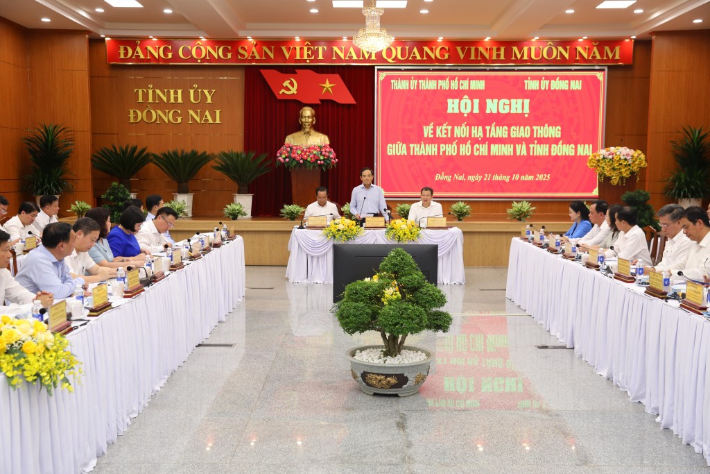 Bí thư Thành ủy TP Hồ Chí Minh Trần Lưu Quang phát biểu tại hội nghị