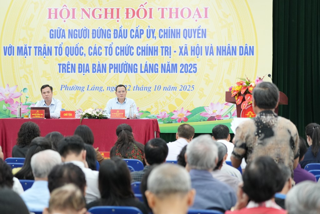 Đồng chí Nguyễn Hồng Dân - Bí thư Đảng ủy, Chủ tịch HĐND phường Láng và đồng chí Nguyễn Văn Tùng - Phó Bí thư Đảng ủy, Chủ tịch UBND phường Láng chủ trì hội nghị Đồng chí Nguyễn Hồng Dân - Bí thư Đảng ủy, Chủ tịch HĐND phường Láng và đồng chí Nguyễn Văn Tùng - Phó Bí thư Đảng ủy, Chủ tịch UBND phường Láng chủ trì hội nghị