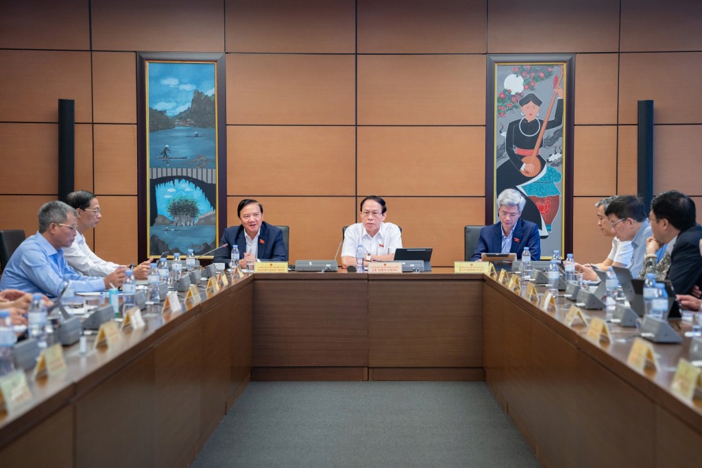 Cho phép viên chức góp vốn, kinh doanh bên ngoài là quy định 