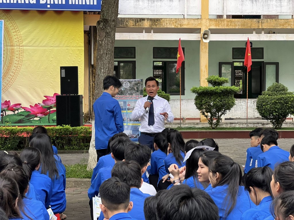 Lê Ngọc Thức trong buổi hướng nghiệp cho con em Hà Tĩnh năm 2025 Lê Ngọc Thức trong buổi hướng nghiệp cho con em Hà Tĩnh năm 2025