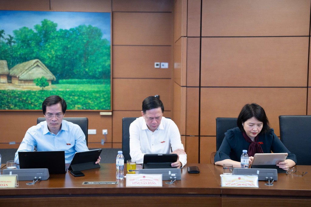 Cho phép viên chức góp vốn, kinh doanh bên ngoài là quy định 