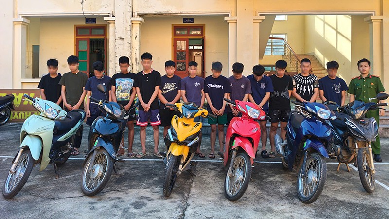 Hai nhóm đối tượng tại cơ quan điều tra Hai nhóm đối tượng tại cơ quan điều tra