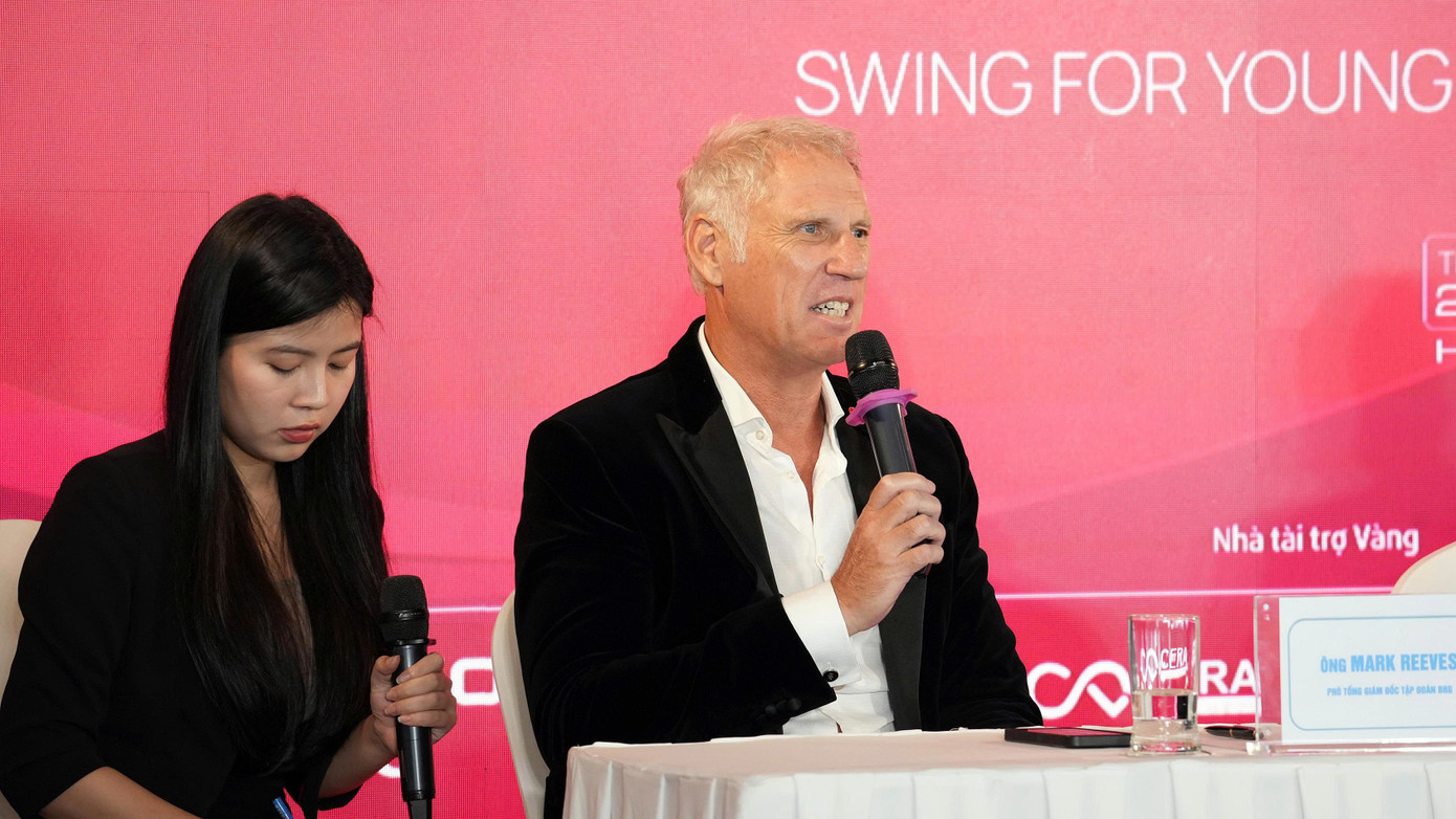 Trả lời phóng viên Hữu Trưởng (báo QĐND) về việc tại sao Tập đoàn BRG gắn bó lâu dài với giải đấu, ông Mark Reeves nhắc lại câu nói của Chủ tịch Madame Nga, rằng golf là tình yêu, cuộc sống của bà, và chơi golf giúp bà trẻ ra 20 tuổi. Bên cạnh đó, Tập đoàn BRG cũng muốn hướng tới những mục đích cao cả, phát triển các tài năng Việt Nam. 1-2768.jpg